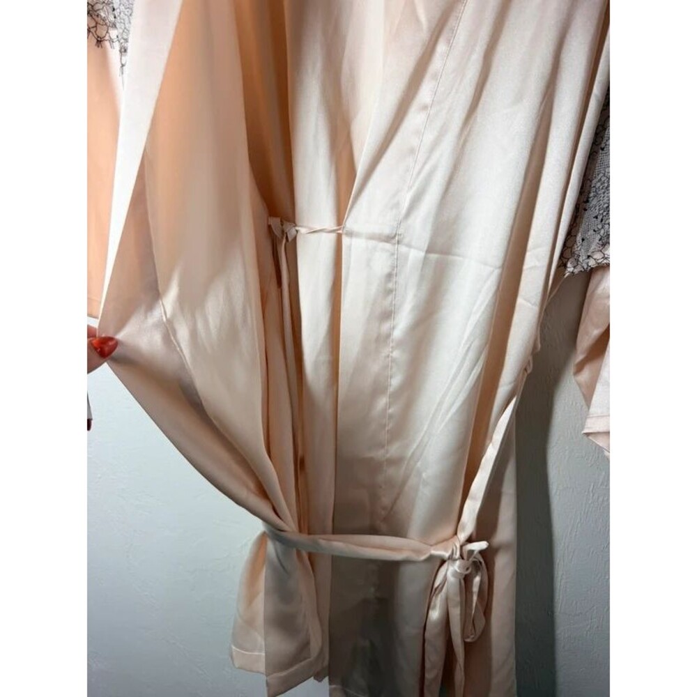 Victoria’s Secret Robe - Picture 7 of 7